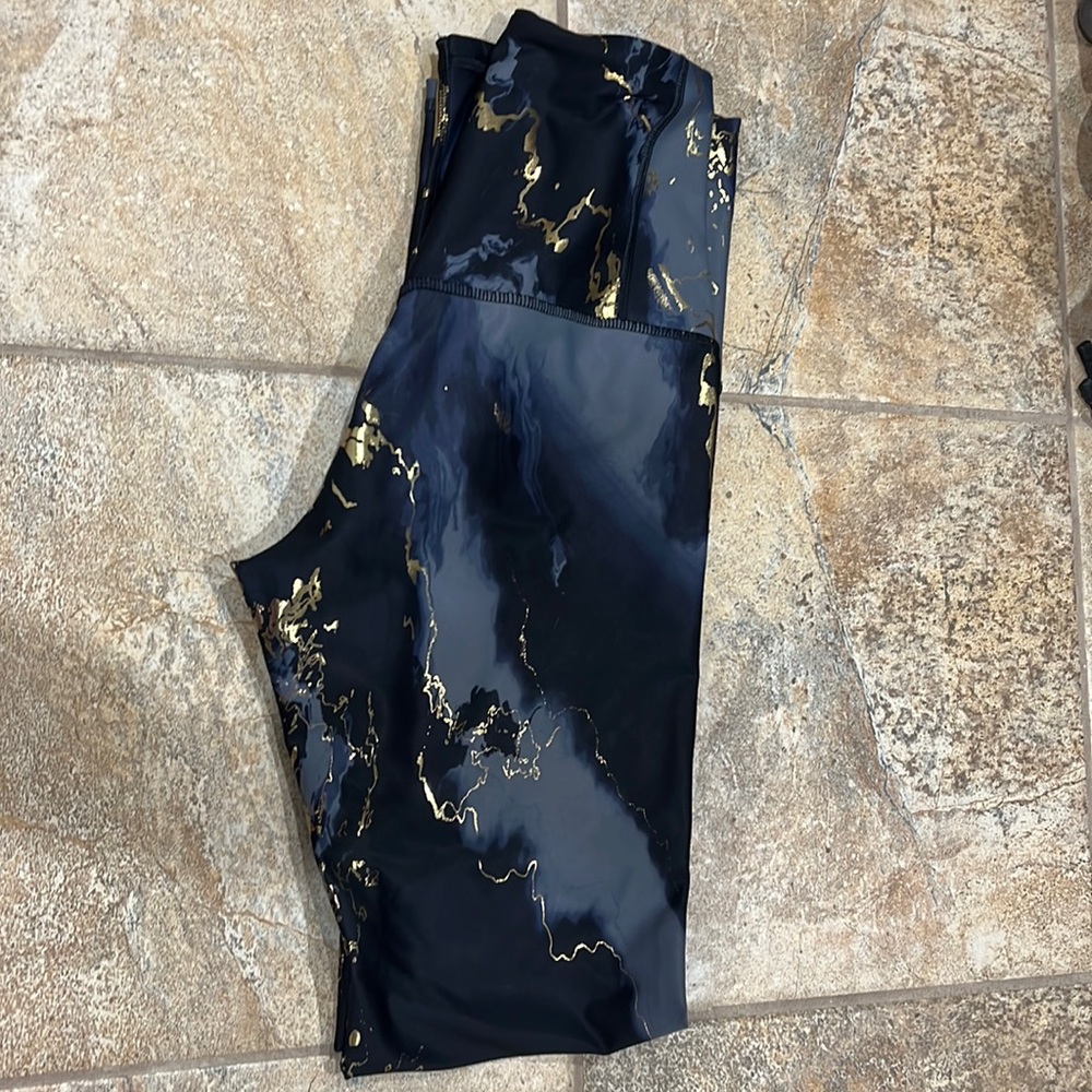 Athletic leggings
